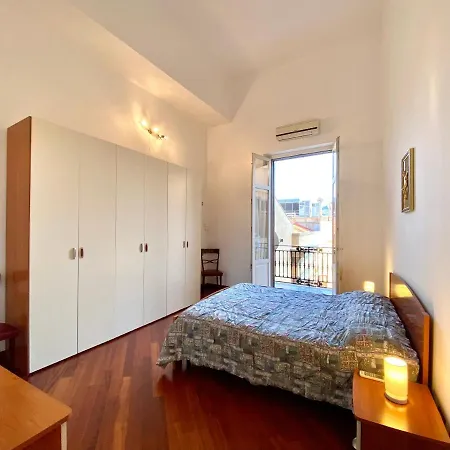 Elegante In Centro Apartment *